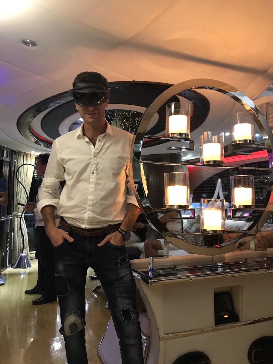 _SPINTERACTIVE's tweet image. #HoloLens fun on my friends #yacht