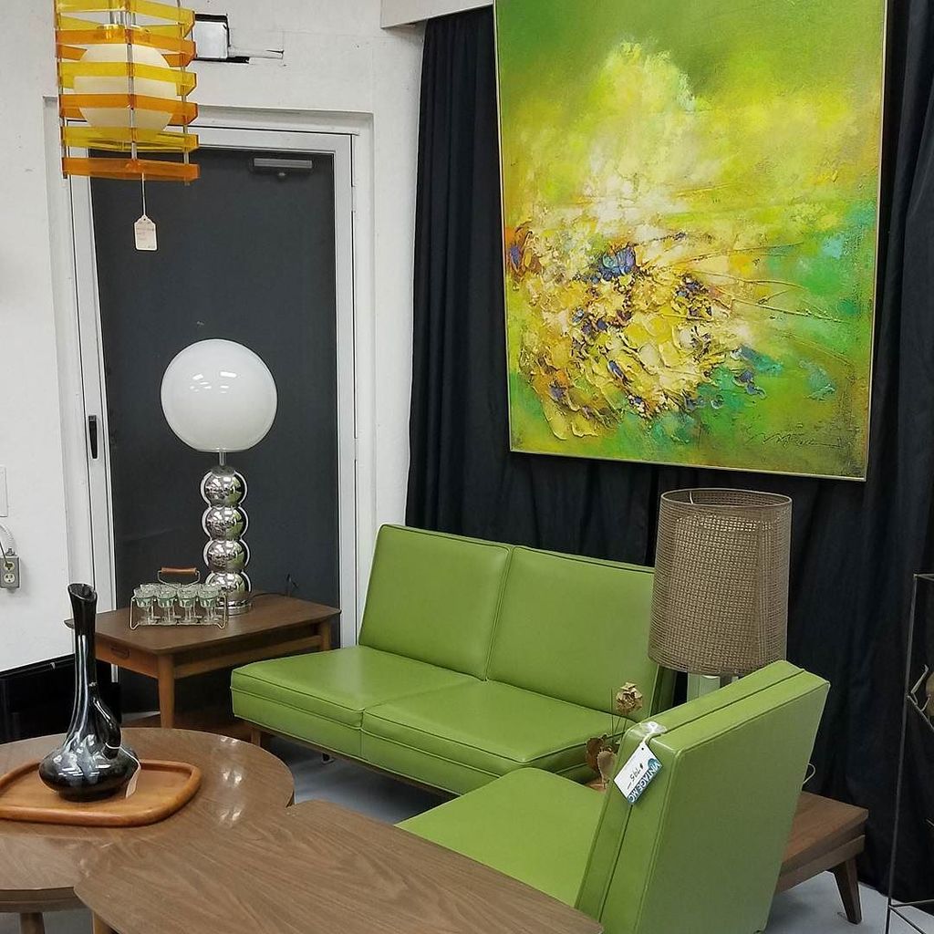 vintageMCfred's tweet photo. One more week. The showroom is coming together nicely. Come see us opening day, next Saturday, Sept 2nd. #midcentu… https://t.co/LW5qRPk7wt https://t.co/iZWAMJRVT4