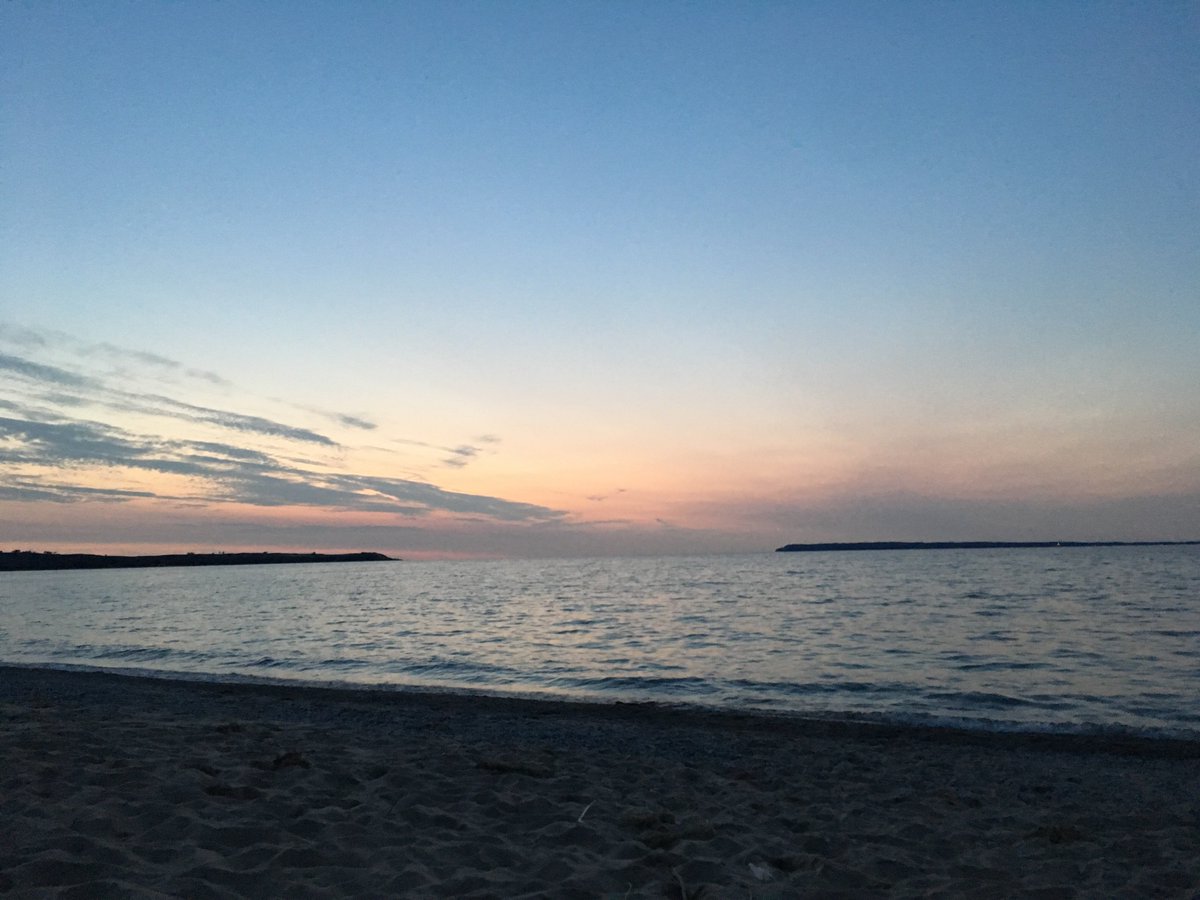 AmyRosalyn's tweet photo. Watching the sunset in Glen Arbor, Michigan for my birthday and feeling the magic cascade over me as the waves crash upon the shore. https://t.co/FmhHeJnQX7