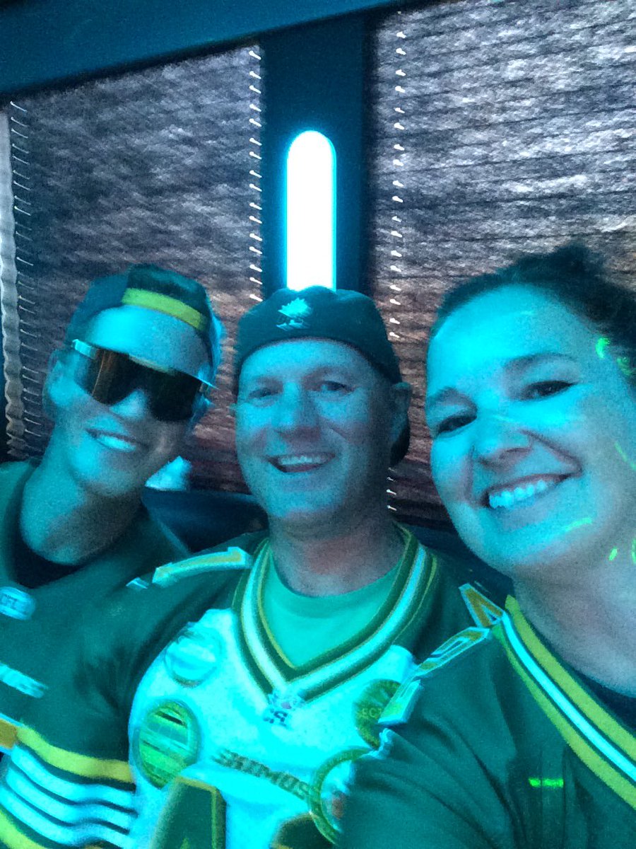 we're coming in hot 
<a href="/EdmontonEsks/">no name</a> @owenzel11 <a href="/kwenz13/">Kris</a> 
<a href="/Section_O/">Section O™</a> #GoEsks
#AllConnected