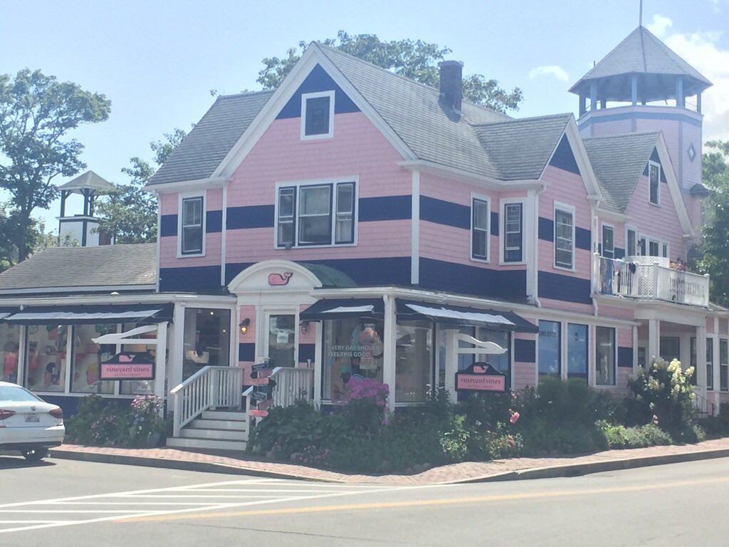 All4NoVA's tweet photo. My sister visited @vineyardvines Oak Bluffs today ๐ Jealous! #EDSFTG #VVMA https://t.co/c0zADkMMzp