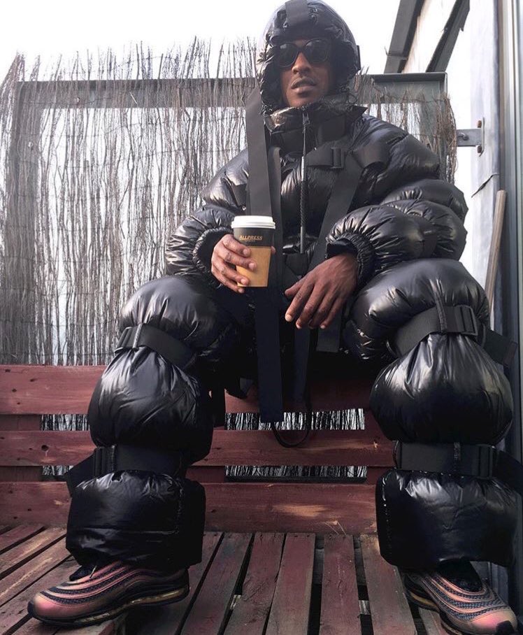 TASH__P's tweet photo. I need this jacket https://t.co/w7MSF5gZxW