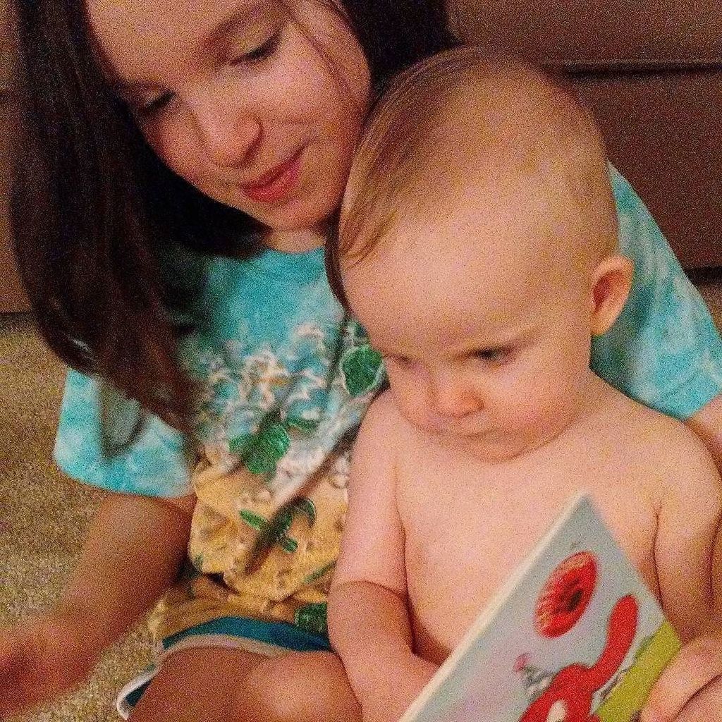 daricejoy's tweet photo. Sisters. My heart. #sistermagic #readingtogether https://t.co/h1tntFuik0