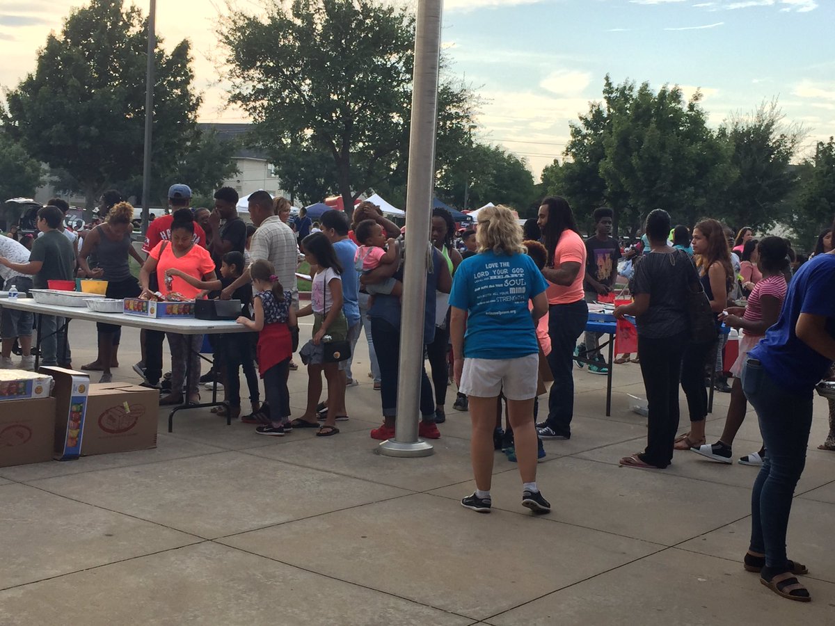 eyeonliteracy's tweet image. Just some of the great pics from tonight&apos;s activities at McWhorter #MCWchallengeaccepted #cfbisd #McWPLN