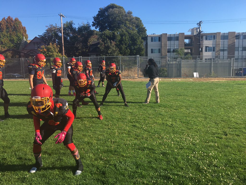 Bhsjacketfball's tweet photo. Kickoff in 40 minutes @ Jacket Stadium! #BeatSantaRosa #BHSFOOTBALL https://t.co/oMhXLKsazC