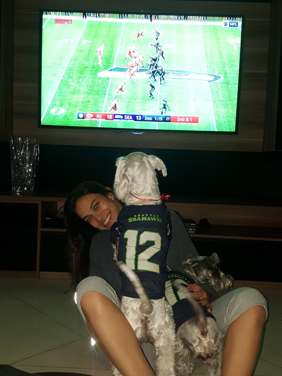 marcoblan's tweet photo. @espn  Nico e Meg torcendo pelo Seahawks !!! #NFLnaESPN https://t.co/G4OS9sT2Q0