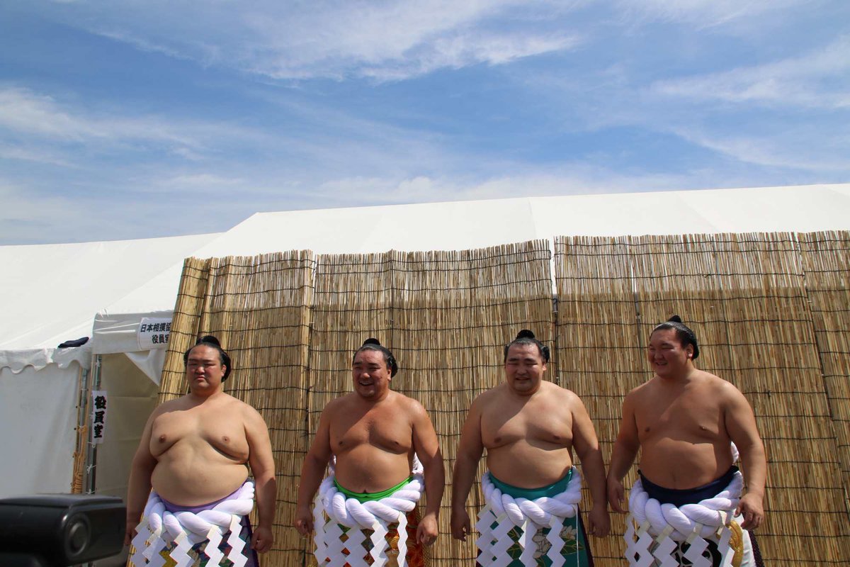 夏巡業＠お台場二日目＞土俵入り前、笑顔の4横綱。稀勢の里、日馬富士 
