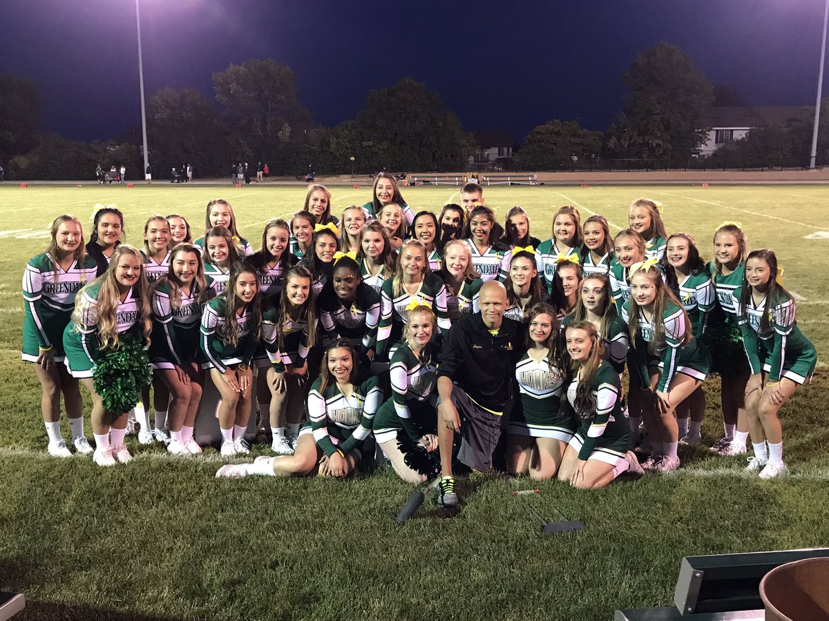 Greenfield_SD's tweet photo. Great job tonight GHS Cheer coming together for a great cause! #logansfight #yellowribbons https://t.co/Be0OhzB8kH