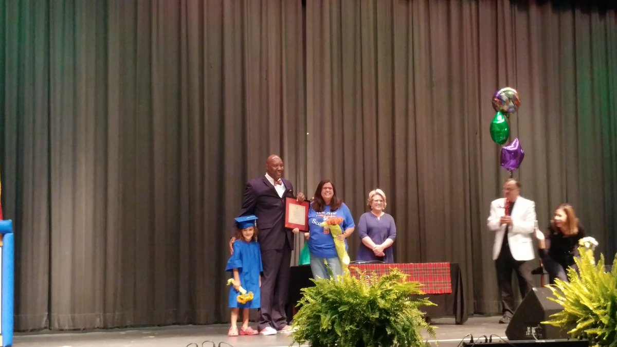 eharrell76's tweet photo. Celebrating with amazing educators who were awarded for their excellence @scotlandschools Congrats! #RiseUp #growinggreatness #Convocation17 https://t.co/w1RqpbVJDu