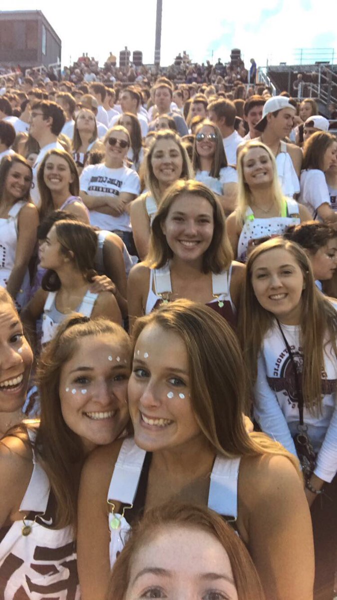 MaroonCrew's tweet photo. Jayson Murray with his 3rd TD on a 52 yd run! DCHS 35-Ankeny 12. 6:39 left in 3rd https://t.co/biRS5SHAHQ