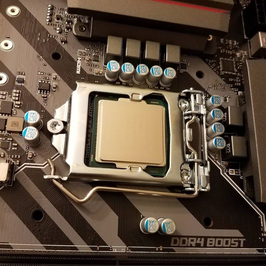 jpeebles's tweet image. Processor is in! Intel i7-6700k #firstpc #MyFirstBuild ift.tt/2ww0LJj