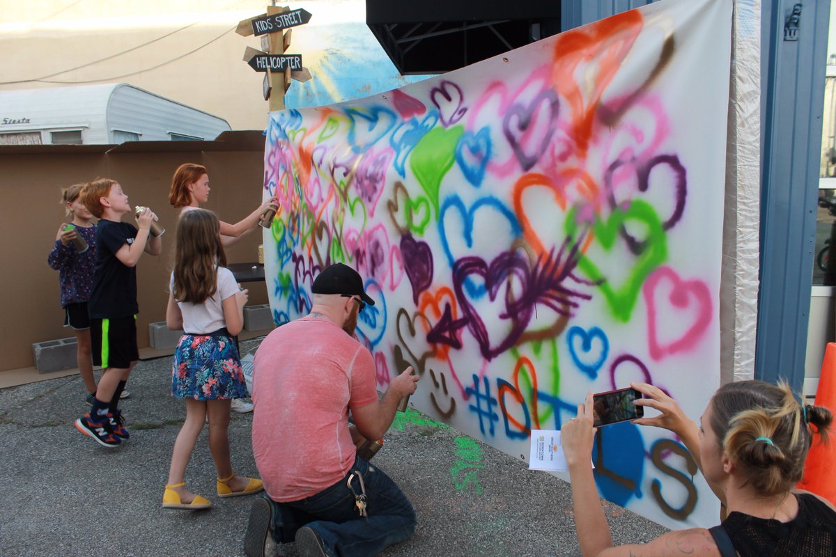 Went to Fourth Fridays Art Walk in Lee's Summit tonight for the <a href="/LS_Journal/">Lee's Summit Journal</a>. Met some artists participating in the Plein Air Paint Out.