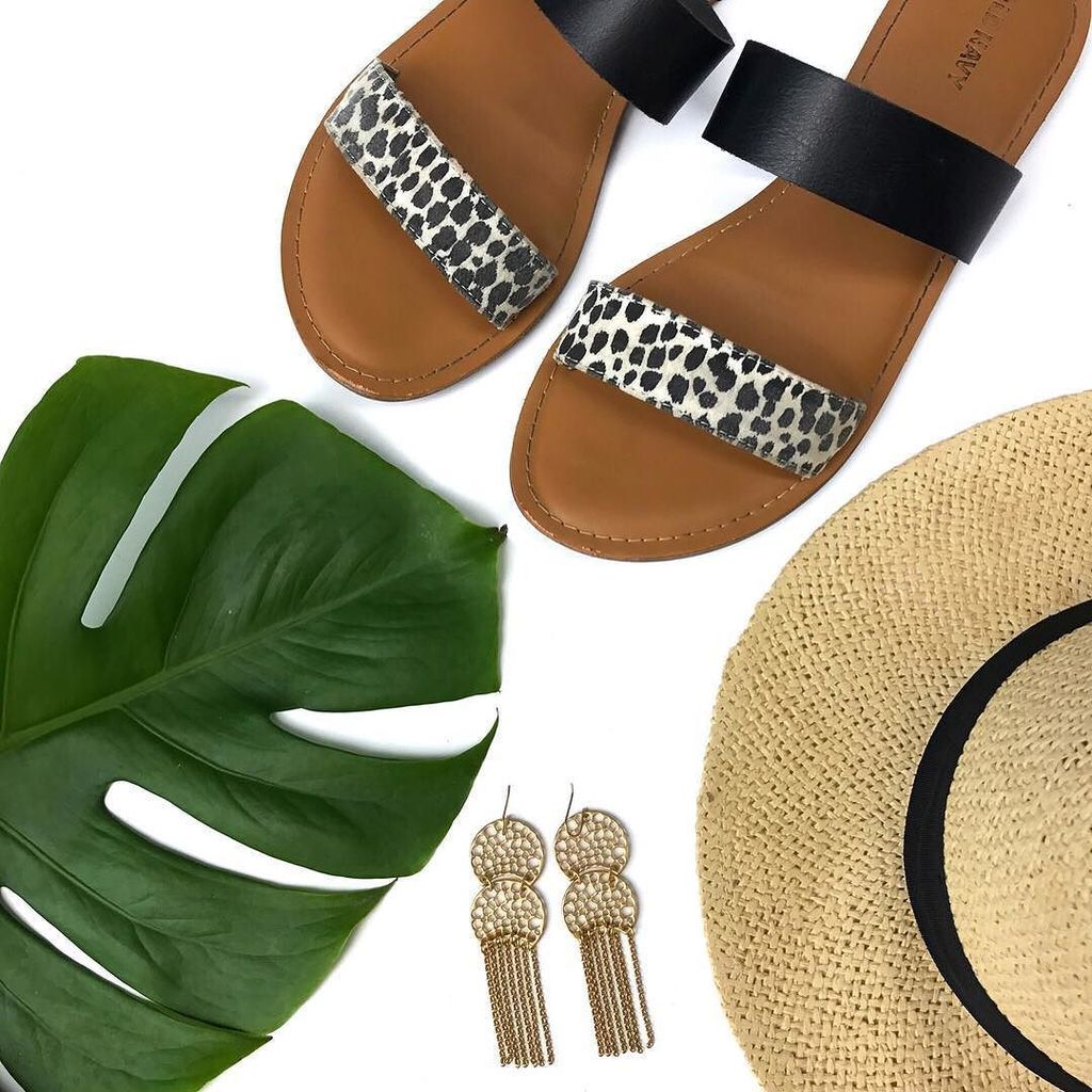 graylingjewelry's tweet photo. #BRB Headed to the beach ✌️How are you spending your weekend? #cheerstothefreakenweekend #travelstyle https://t.co/bwlOqDwBFQ https://t.co/l3vonAePgw