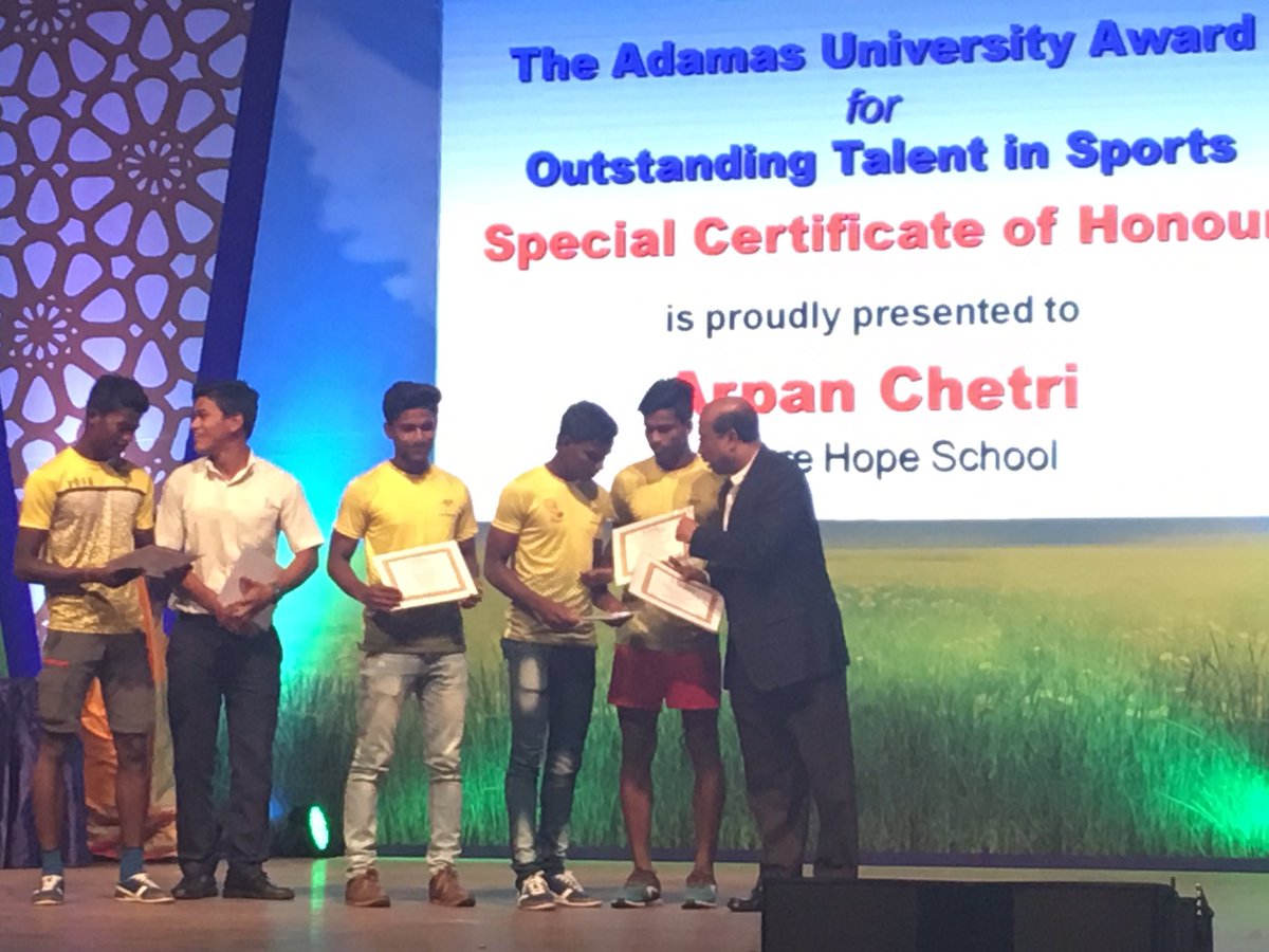 MetroTelegraph's tweet photo. The Bengal under-18 rugby teams and National champions, along with @chirpycrow of @junglecrows, are felicitated by Samit Roy at #TTSA2017 https://t.co/PYLYtPAQBd