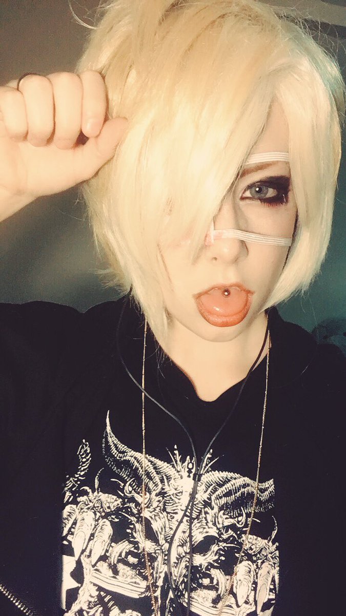 Nobu_cos9's tweet photo. Wish I had my own band I can only sing though :p  #visualkei #jrock #vampire #ビジュアル系 https://t.co/UO8CS7mxpv