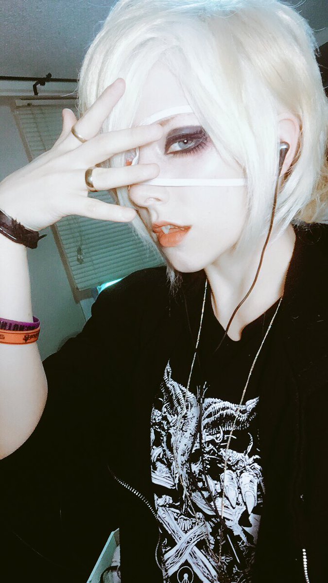Nobu_cos9's tweet photo. Wish I had my own band I can only sing though :p  #visualkei #jrock #vampire #ビジュアル系 https://t.co/UO8CS7mxpv