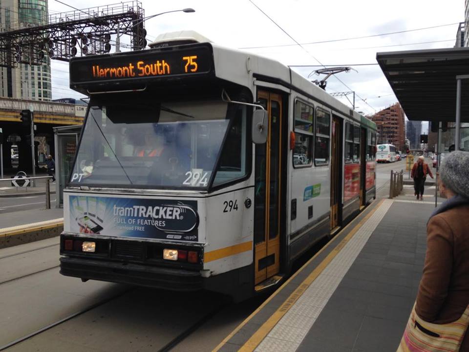 Papa_Fox_Run's tweet photo. @IDFmobilites à Melbourne, les trams ont un petit côté rétro très sympa. Pas encore testé les trains par contre #tramaroundtheworld https://t.co/Zmj8hLDpNT