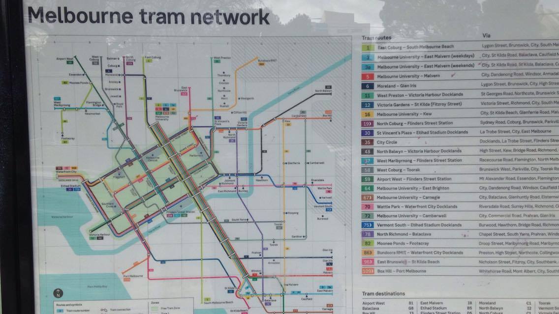 Papa_Fox_Run's tweet photo. @IDFmobilites et les transports dans le centre-ville (zone en bleu) sont gratuits. Ts les jours. De quoi vous inspirer pour le #grandparis ? https://t.co/5dfNSGsHTS