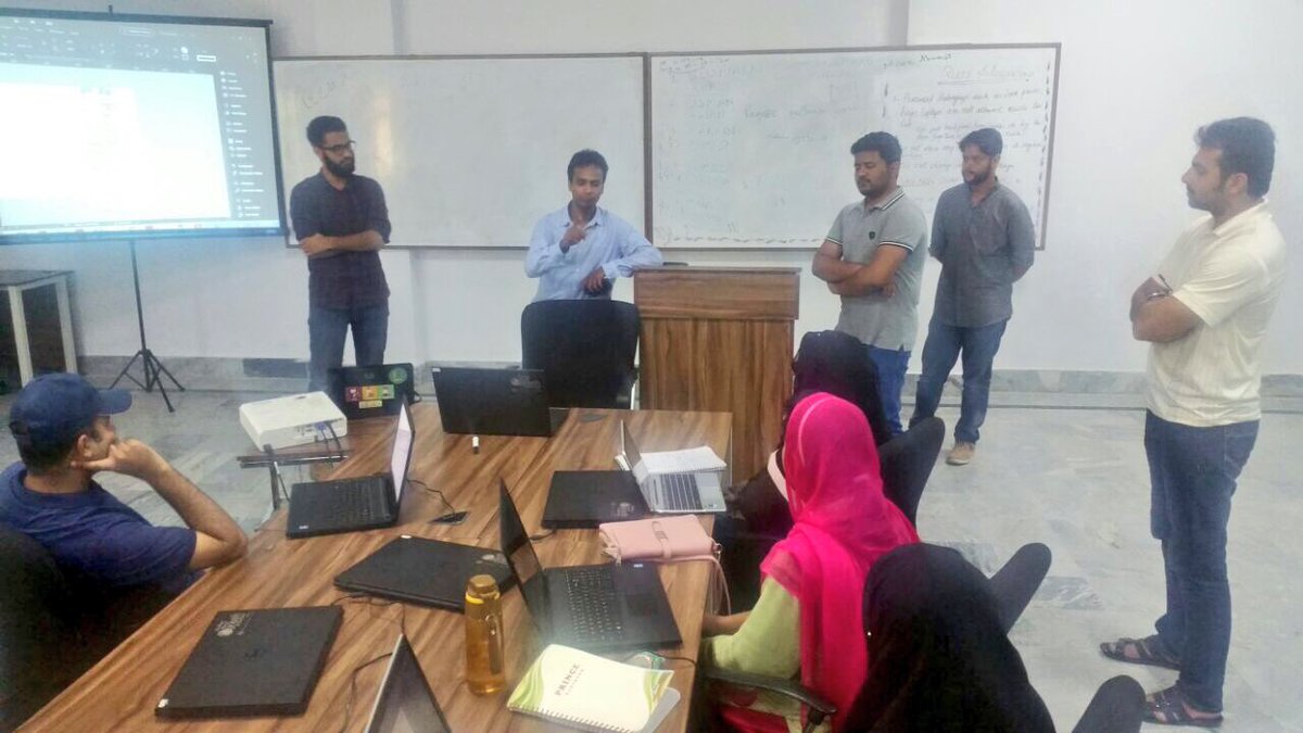 erozgaar's tweet photo. About yesterday: Master Trainer Creative Design Abdul Rahim talking to the candidates on design &amp; strategy at @UET_TAXILA! #TrainerTalks https://t.co/XoIPIrStu2