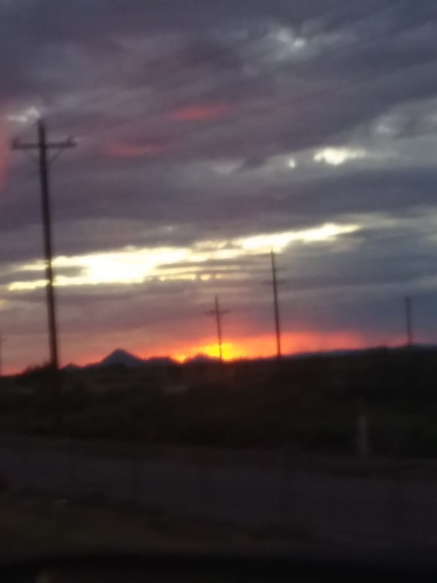 rbe63's tweet photo. @HeyScoops Tucson,AZ has a new Scoop! We survived! 1st AZ Sunset in 10 years! https://t.co/QaxKW20Bvi