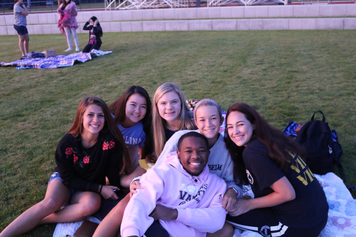 SHS_PIT's tweet photo. The Senior Sunrise was a great way to welcome the upcoming Seniors! #classof2018 https://t.co/Vm0gWFhqdN