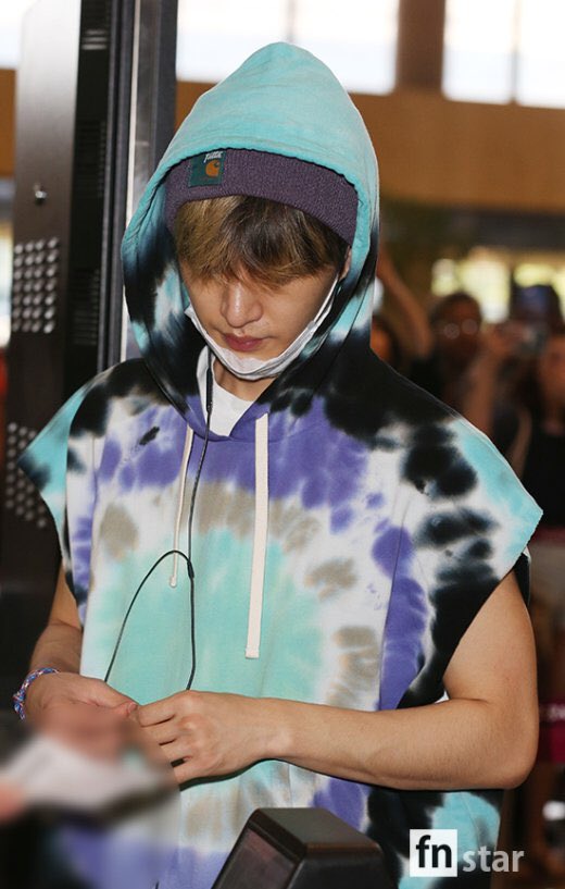 iKON_Global's tweet photo. [PRESS PHOTOS] 170826 Hanbin at Gimpo Airport https://t.co/z8cTINuy8H