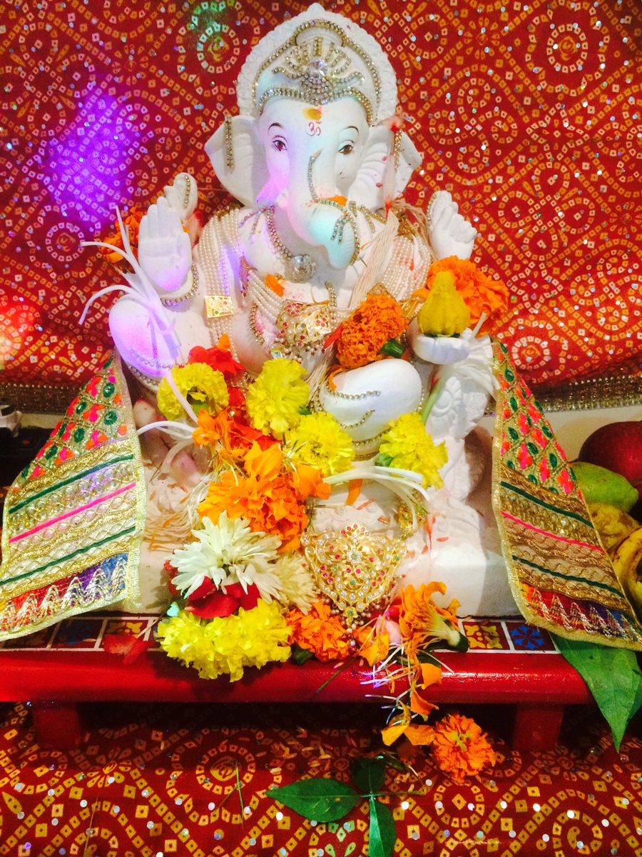 TheTalkingBooks's tweet photo. #GanpatiBappaMoreya https://t.co/7TWj3tcjzP