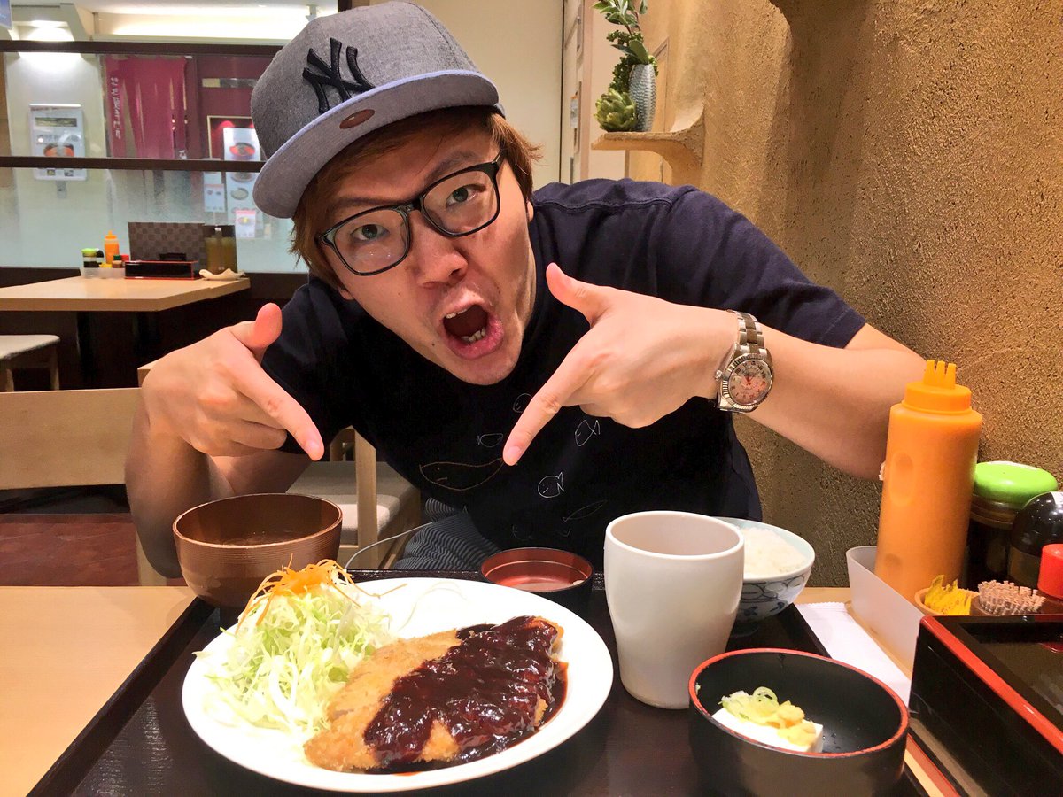 hikakin's tweet photo. 名古屋の味噌カツ、マジウマでした♪ https://t.co/wEKdjhZPpw