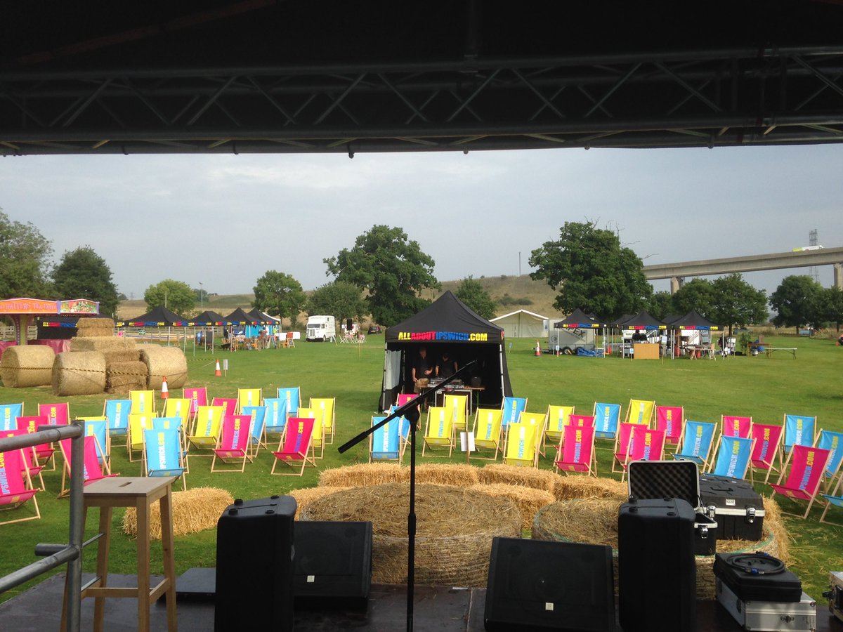 emmavwoollard's tweet photo. I do like to be beside .... @suffolkfoodhall #tractorfair great music fab food lots of tractors and sun - why not? https://t.co/cJvNt4pHgs