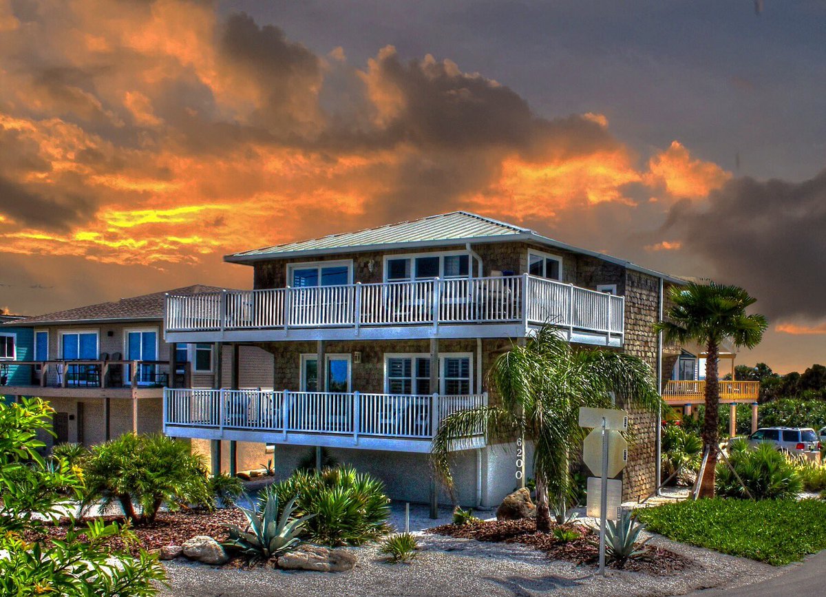 OrmondBchRealty's tweet photo. The Ocean is calling you! The perfect Beach Place in New Smyrna Beach FL Aqua blue is your favorite color! Spectacular Sunrise &amp; Sunsets https://t.co/2uZaXcYUwy