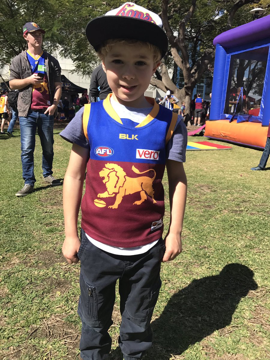 fred198524's tweet photo. #golions #allforone @Brisbane_FC #happybirthdaymummy https://t.co/UcUNv0CKDA