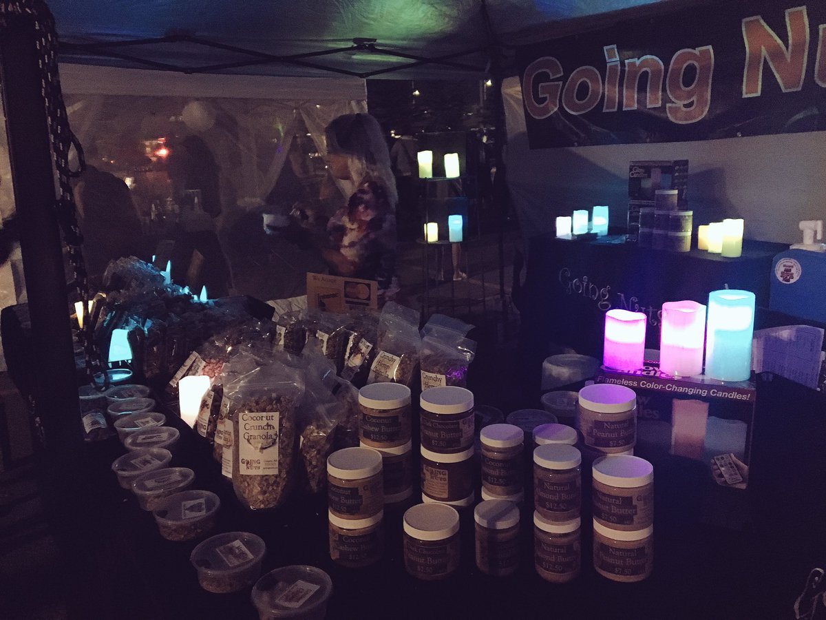 southcentremall's tweet photo. The sun is down but the market is still full of life and light! #scmsummernights #summermagic #calgarynightmarket https://t.co/JHILX6IfHH