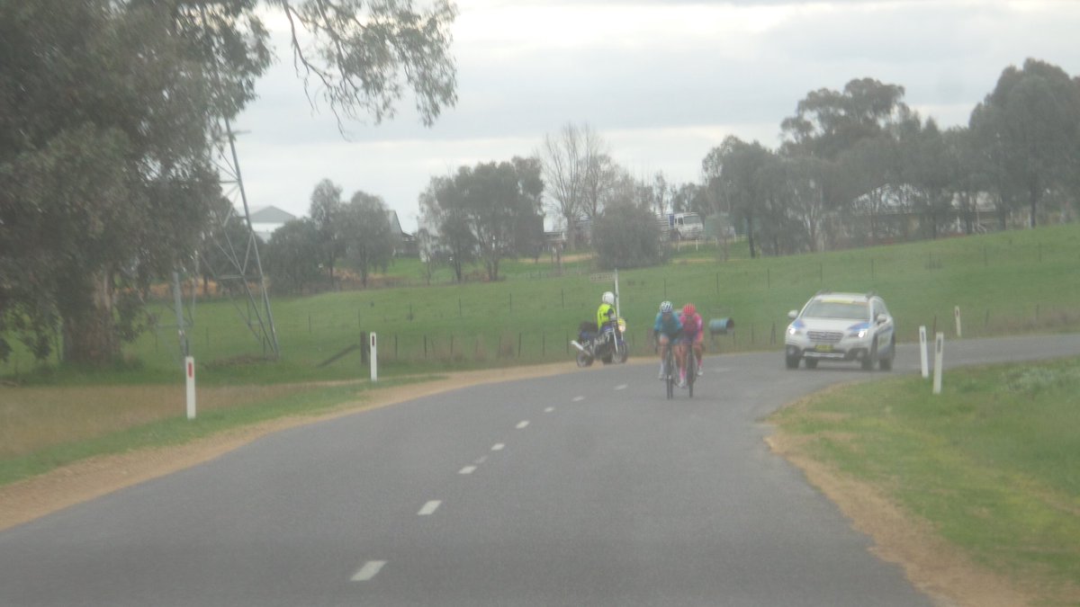 #ToKV Break of <a href="/chloemci/">chloe mcintosh</a> and <a href="/mmurra25/">minda murray</a> have a 57' lead at present. Minda is the only rider to ride all 5 Tours of King Valley