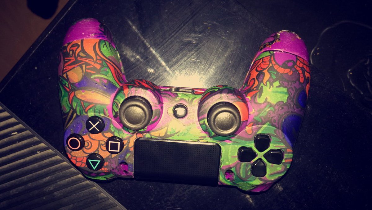HydroGrind's tweet photo. Help us get to 1k Followers - RT - #HydoGrindControllers @Mr_BeefStick @ProSyndicate  @RT_com @MoneyGlitchGod @KustmKontrllerz #Gamers https://t.co/kVRoWuP17P