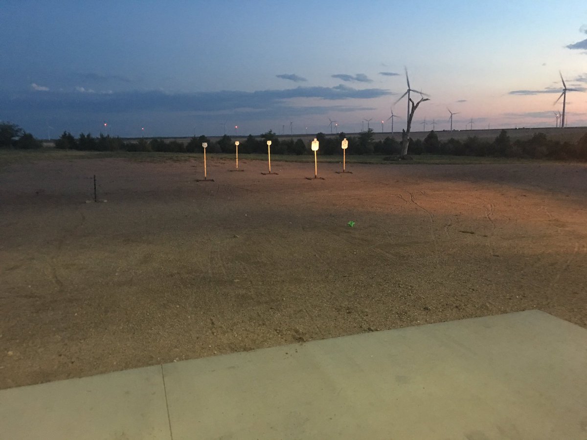 MccormickDusty's tweet photo. #FridayNightFunNight shooting pistols w the neighbors #StartThemYoung #RaiseTgemRight Over 1000 rounds = #GoodTimes https://t.co/FzXN5s1xjk