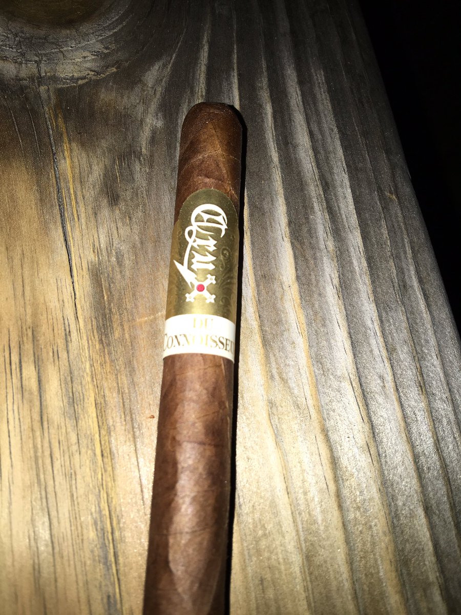 armgar73's tweet photo. Trying this new stick @CruxCigars #duconnoisseur 7.5x38 https://t.co/3VNpHq67v6