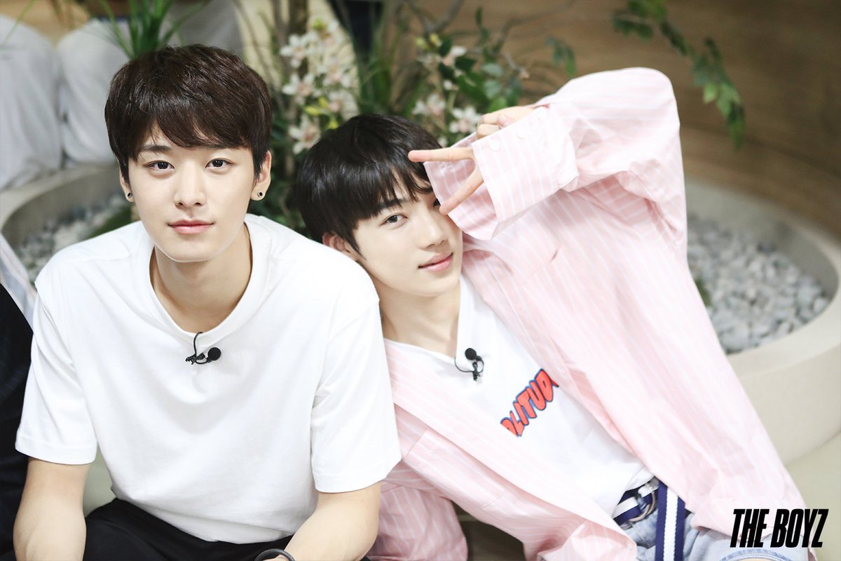 IST_THEBOYZ's tweet photo. '꽃미남 분식집' 1회 V LIVE 하트 천만 달성 감사의 의미로 스케치 이미지를 공개합니다! 더 많은 사진은 팬카페에서 확인하세요! (꽃미남 분식집 투어 관련 공지는 추후 진행 예정입니다.) https://t.co/bJyoE9mrJb https://t.co/xnFTyVP9vp