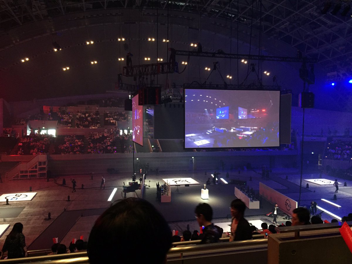 Kingyo_RKO's tweet photo. LJLっていうネトゲの観戦イベント来てるんだけどプロレスだこれ https://t.co/p1EhSip9qx