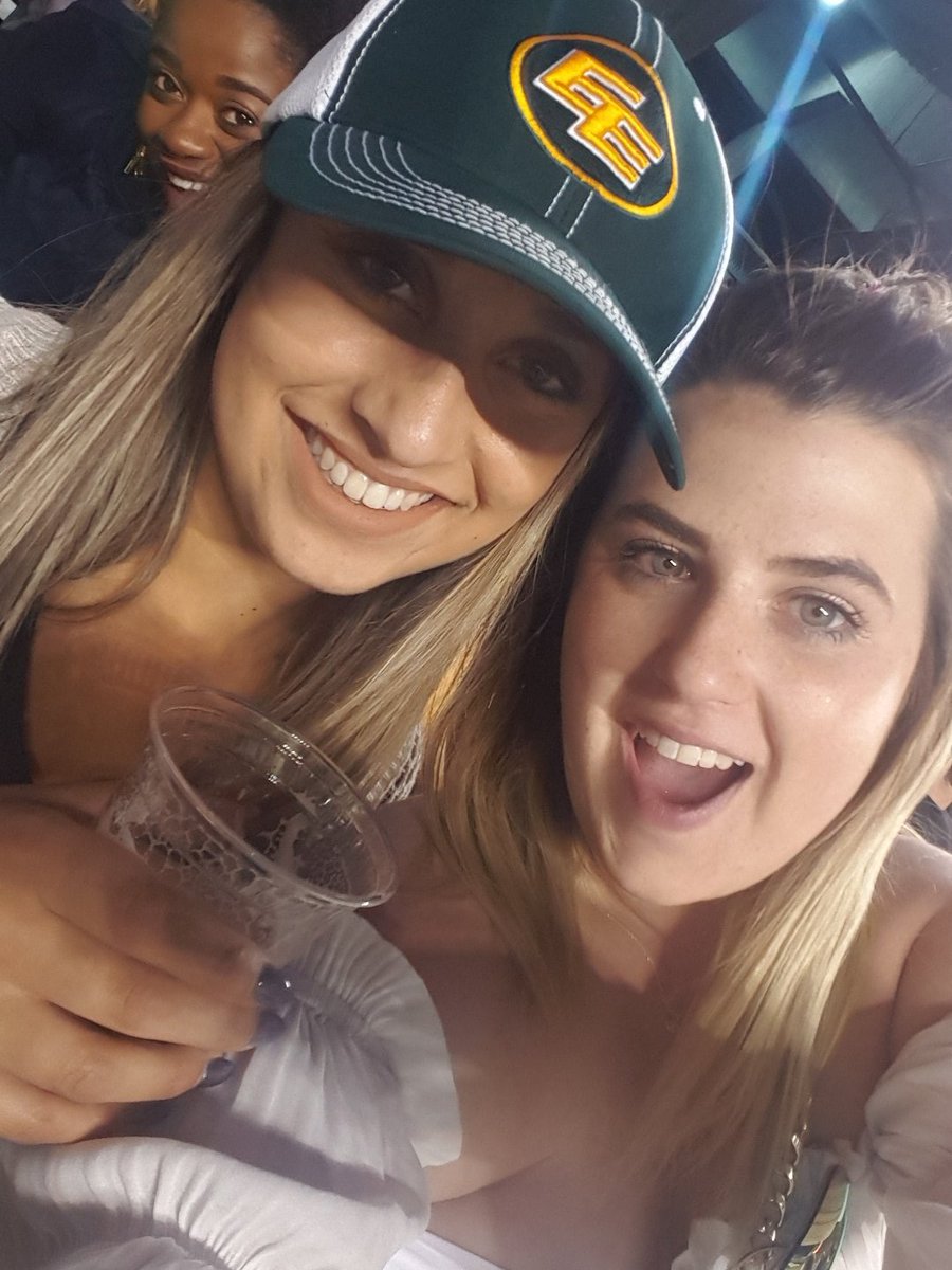 kat_walker_'s tweet photo. What's twitter #allconnected #allheartesks https://t.co/9ew3b702SF