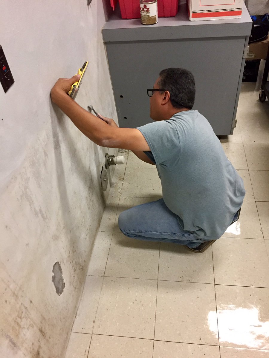 andrewkearns64's tweet photo. Thank you to @Lowes store #2254 for wonderful volunteers to help fulfill our @josemartimast #ToolboxForEducation grant! #mast1718 #BotanyLab https://t.co/1bgPRWQkzm