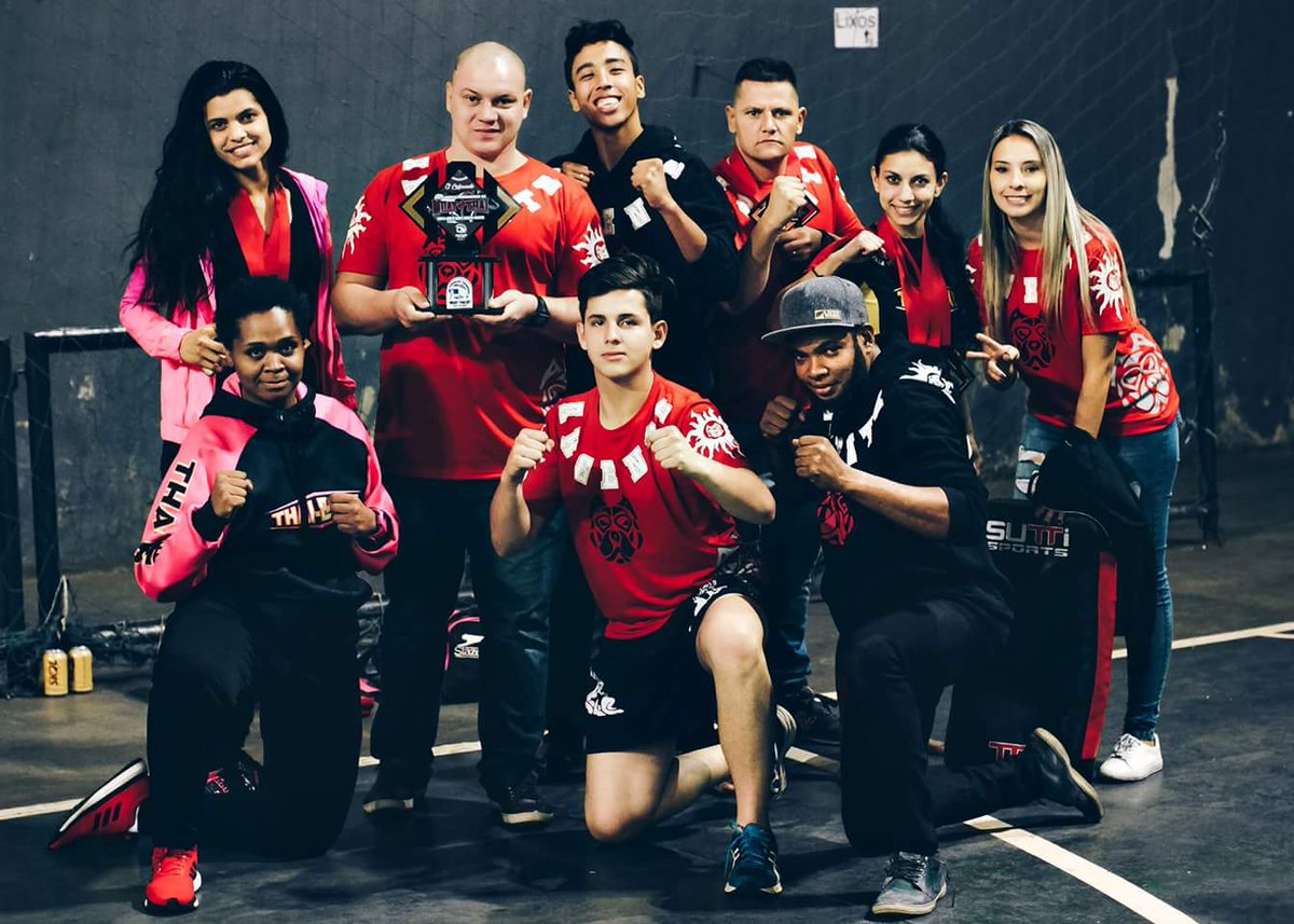 bruh133's tweet photo. E aquela equipe que você admira e respeita! #foco #força #fé #argente #thaiboxe #liberdade #vida #estilo #adoteiparaavida #muaythai ❤️❤️ https://t.co/6WCjS9hxDt