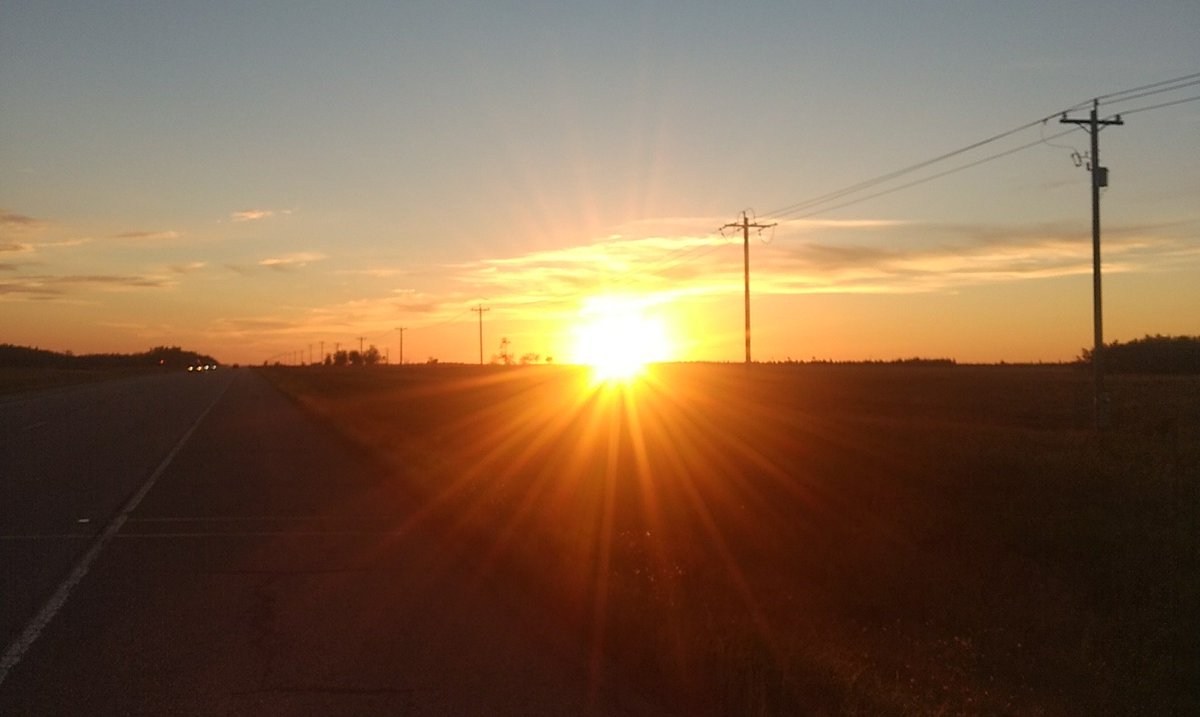 AmLitUp's tweet photo. @weathernetwork Vilna Alberta #Absunset #summersun https://t.co/wvkwtkD70c