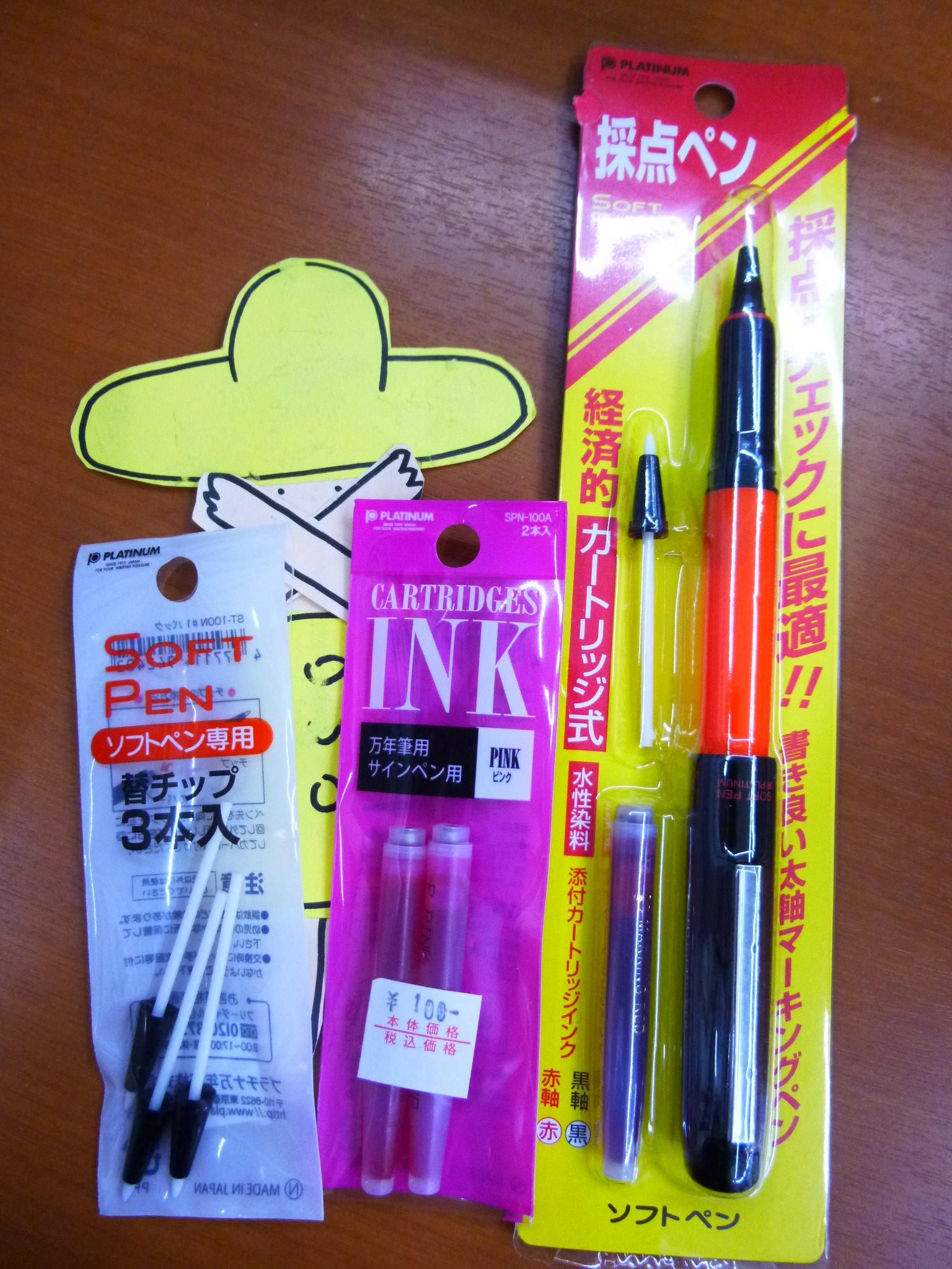 カードボックス大垣書店伏見店 En Twitter 本日の文具 プラチナ 採点ペン 800円 学校の先生が丸付けに使ってるあのペン よりソフトな ピンクのインクも置いてます あの頃 花マルもらったうれしい気持ちでスクスク育てられたんだなぁと思う そうしてこんな大人に