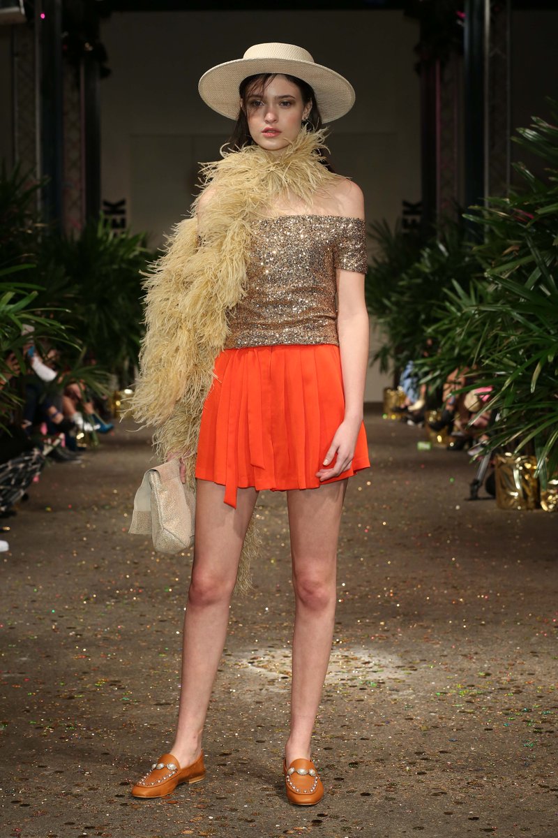 BafweekOficial's tweet photo. #BAFWEEKShows - #LasPepas https://t.co/fJk4gzUWHW