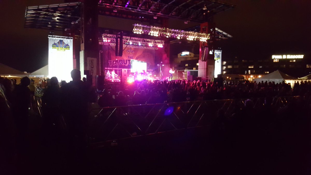 SgtHurst_DPD's tweet photo. Stopped by #TributeFest at @BayfrontDuluth
Beautiful night for some rock and roll in the #ZenithCity https://t.co/SVPHGzGlQ1