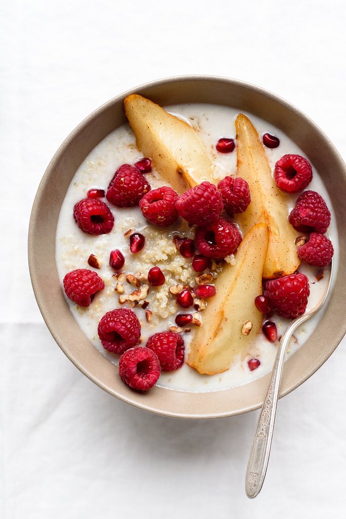 _lyfestyled_'s tweet photo. Today's healthy lunch inspiration!! Quinoa, Pear &amp; Raspberry! 
 #lyfestyled * Follow @kylyclarke for more great food ideas #Kylyskitchen https://t.co/WeYvRE2o4l
