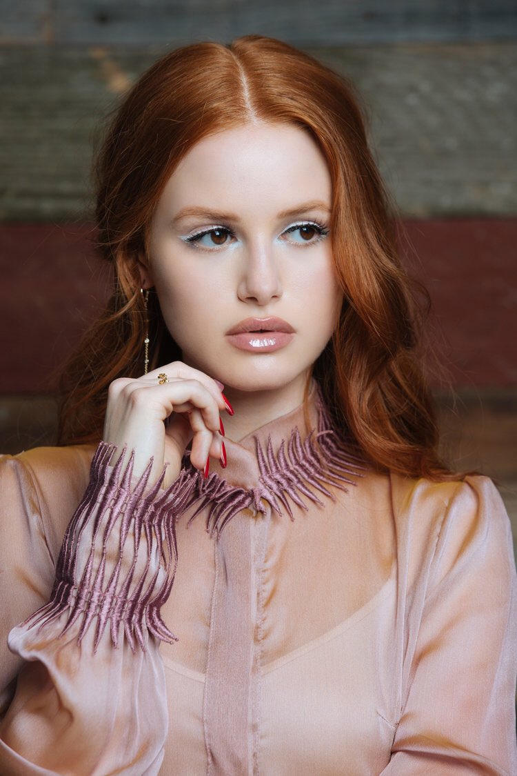 RiverdaleTheCW's tweet photo. Madelaine Petsch for #LucaMagazine
🔥💙✨🔥💙✨💣
#CherylBombshell #Riverdale https://t.co/4Pd42n5pJy