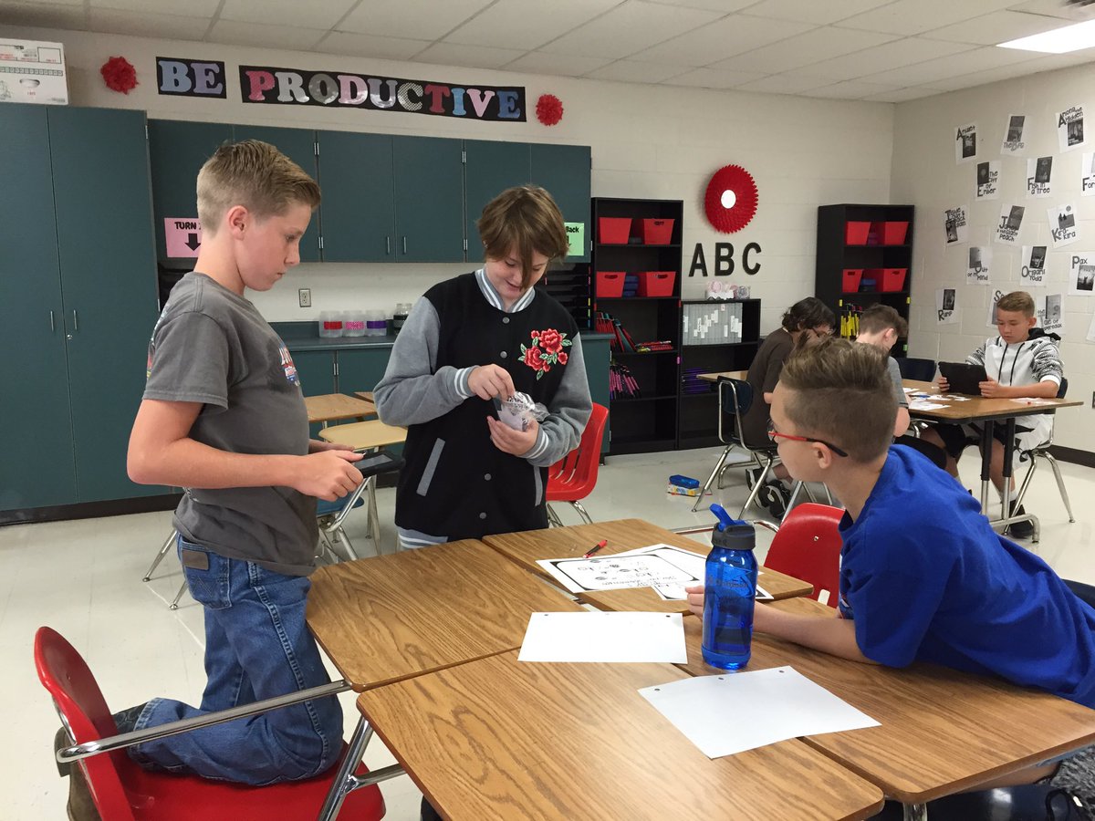 drutherford_wms's tweet photo. Voyagers completing a cooperation escape activity #tigerswms #wmsvoyagers https://t.co/OZ9tljSkuP