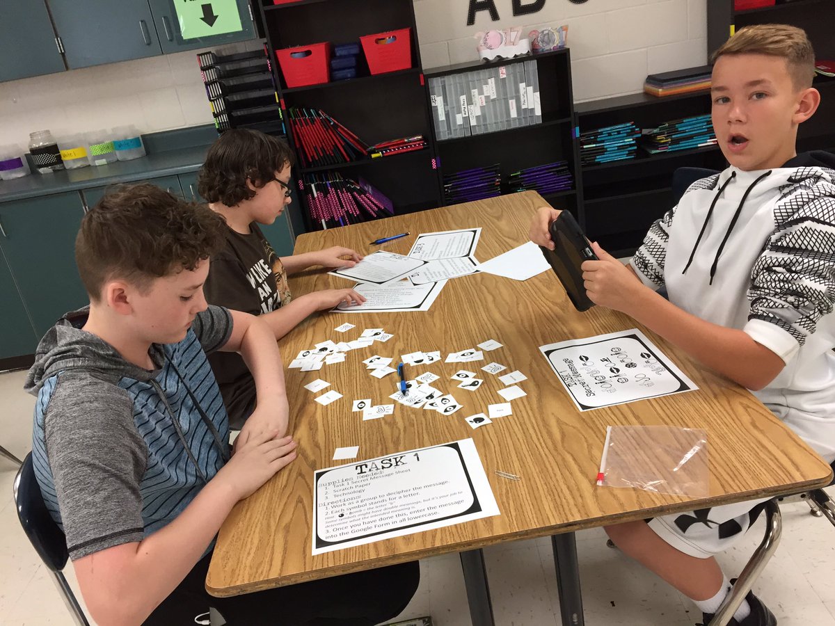 drutherford_wms's tweet photo. Voyagers completing a cooperation escape activity #tigerswms #wmsvoyagers https://t.co/HH3xccByP8