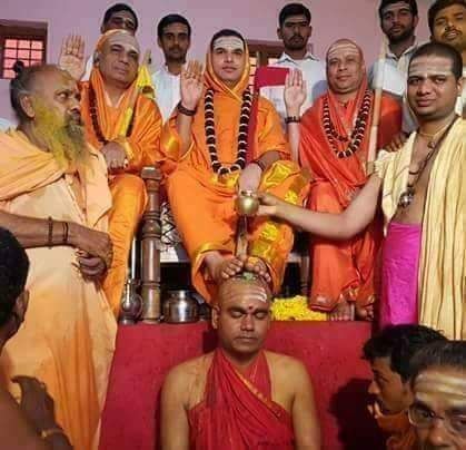 BasavaSena_RBS's tweet photo. @VARADANI1 @Jkswamy4 @balanagoudrach @siddaramaiah @Lingayatas @Lingavanta @ShobhaBJP @tv9kannada @swamyningappa @Prakashjirge @basavaprabhusri ಇದಕ್ಕೆನಂತಿರಿ , ಇವರು ಮಾನವ ಧರ್ಮದ ಉದ್ದಾರಕರೆ, ಪ್ರಾಣಿಗಳು ಸಹಿತ ಈ ರೀತಿ ವರ್ತಿಸುವುದಿಲ್ಲ. https://t.co/1tWT85Cj36